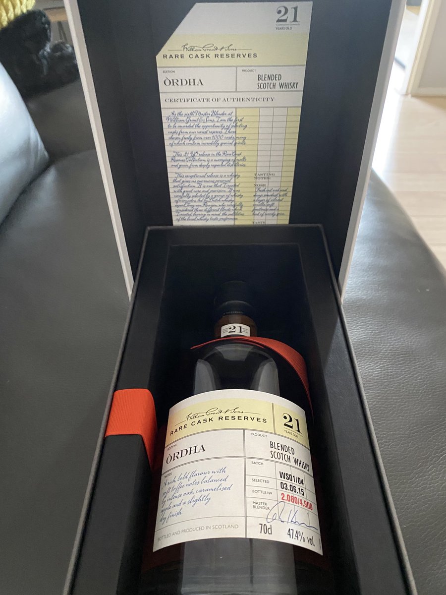GervanRooijen's tweet photo. #whisky liefhebbers wat vinden jullie hiervan. #ordha #rarecaskreserves 21 years. Voor het #weekend https://t.co/QTJX8Mb1o0