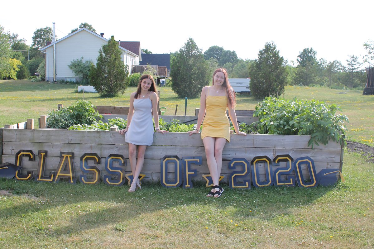 TraceyBambi's tweet photo. All graduated! 🎓🎉 https://t.co/VBEPhaFhyQ