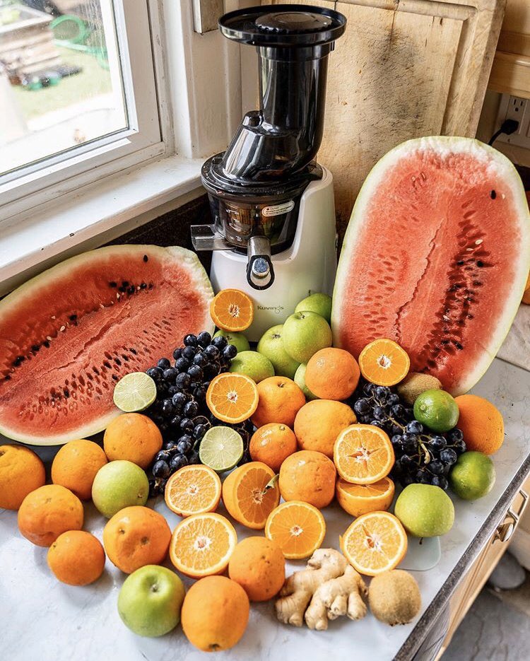 KuvingsUSA's tweet photo. Ultimate weekend #juicing goals! 🙌
📷 by @jeffjuices
#juicingforhealth #juicingrecipe #healthy #vegan #medicalmedium #nutrition #plantbased #rawfooddiet #fitrecipes #healthandwellness #fitfood #detoxjuice #slowjuicer #tgif #immunityboost https://t.co/6qFRGXDDXX