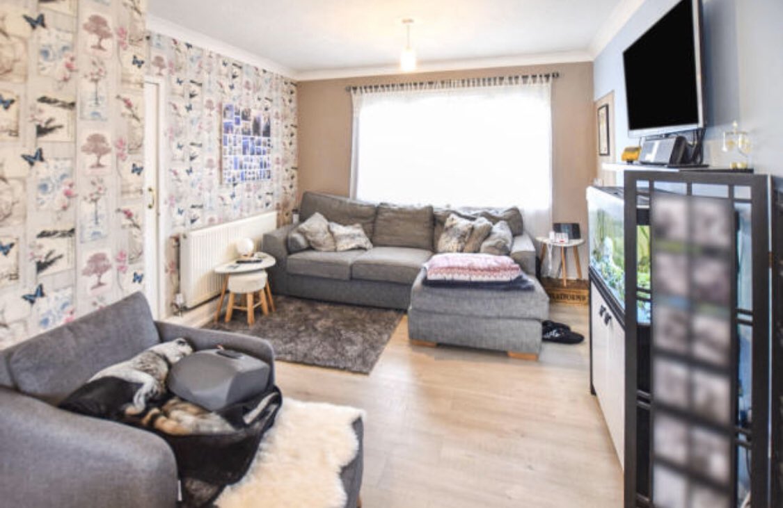 (Within 10 miles of London) £200,000 HARLOW Rounding off with this first floor flat in Harlow This flat seems more suitable to move straight in than some of the others on this list Harlow sits basically between Essex and Hertfordshire and has decent links to London