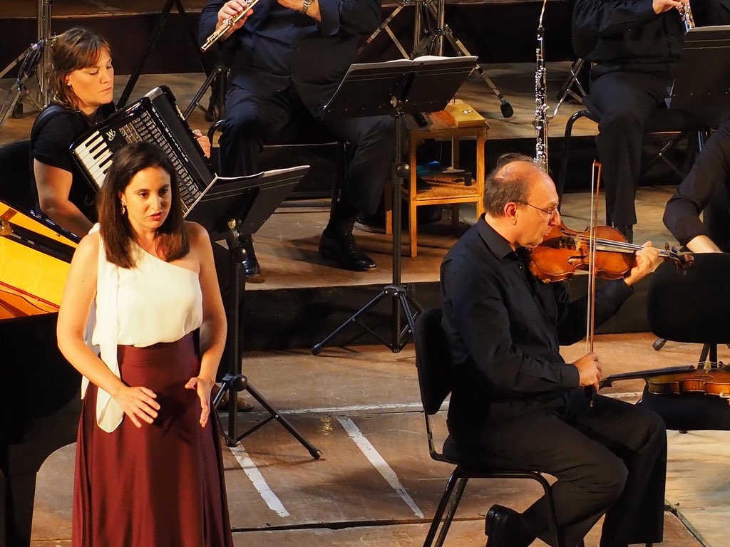 OrqSimfIB's tweet photo. #SonamPerTu 
Segon concert al #Bellver amb la soprano Irene Mas i el baríton José Antonio López.

Lieder Eines Fahrenden
Gesellen, (ARR. Schoenberg), G. Mahler
Simfonia núm. 4
(ARR. Klaus Simon) G. Mahler

👉Demà tornam al Bellver a les 21:30h

Més info: https://t.co/U0MQwH3WGi https://t.co/c1wsy9vSI0