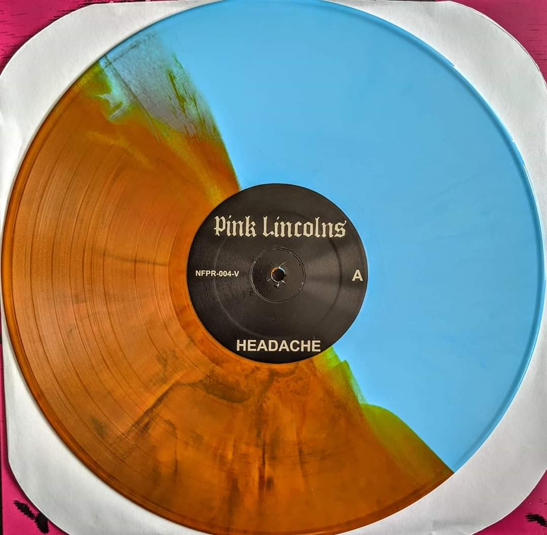 BleuSlays's tweet image. Steve with @ShowerWithGoats
coming through with the swag and nostalgia! ❤️ Look at that colored vinyl! 😍 And check out his current band, Steve and the Neurotics. | #showerwithgoats #pinklincolns #imissthe90s