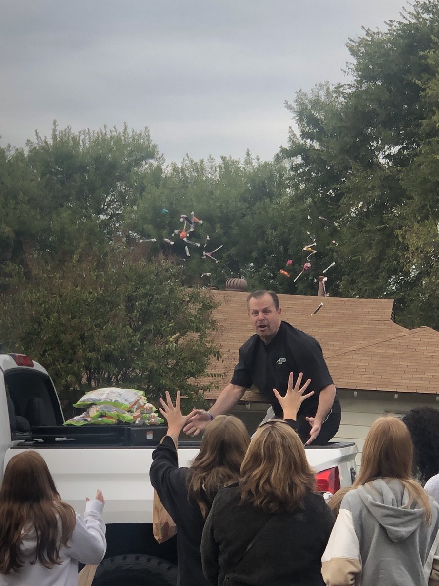 kenelms's tweet photo. When I think of service before self, done with joy and love for those you serve, THIS MAN is who I see!!!  THANK YOU is nowhere near enough, but it’s all I have. THANK YOU, Sir, For your leadership, guidance, love, concern, belief, and joy, ⁦@PISDDRW⁩!!! https://t.co/72sguhQSKW