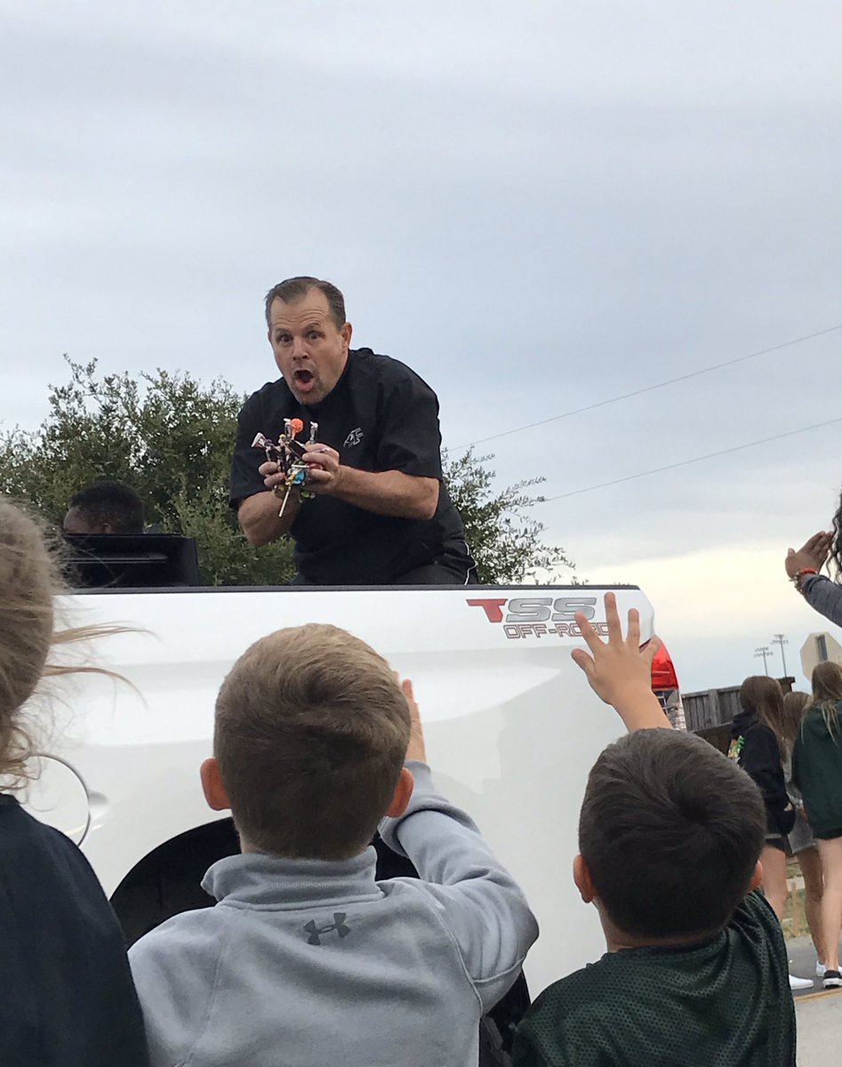 kenelms's tweet photo. When I think of service before self, done with joy and love for those you serve, THIS MAN is who I see!!!  THANK YOU is nowhere near enough, but it’s all I have. THANK YOU, Sir, For your leadership, guidance, love, concern, belief, and joy, ⁦@PISDDRW⁩!!! https://t.co/72sguhQSKW