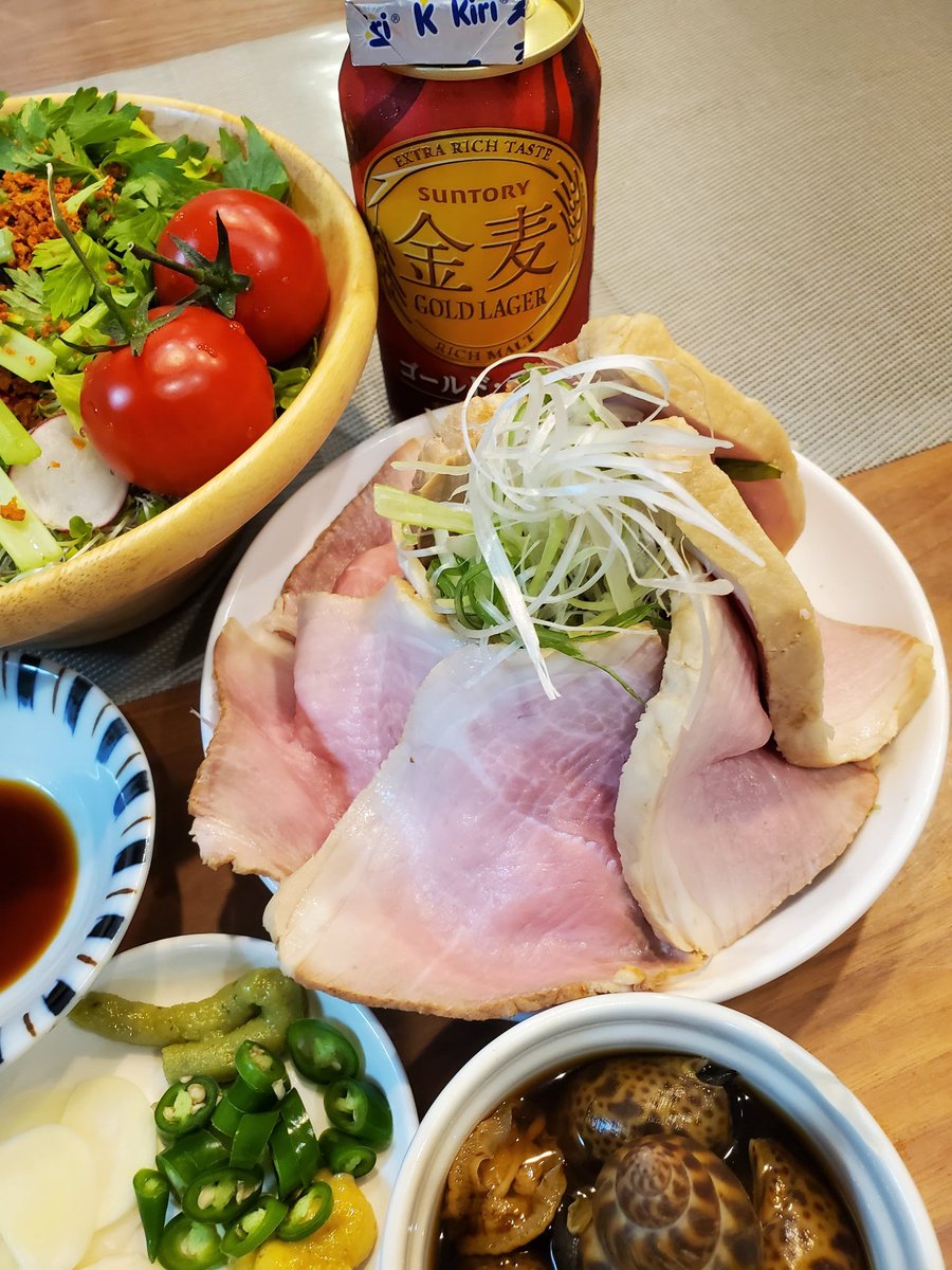 末廣家 総本山吉村家直系王道の味継承店 お持ち帰り釜焼きチャーシュー塊 小型豚上質ロース只今入荷 品物抜群 二分割にてご提供致します 上質ロース 特上a Bが無くなり次第レギュラー部位 ラーメンに乗る部位 のご提供となります 末廣 末廣家