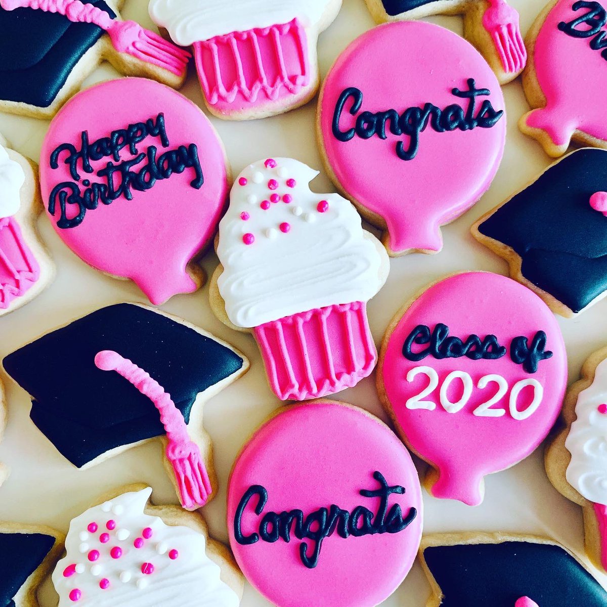 NadiaGundert's tweet photo. A pink grad / bday set ๐๐ this was fun! #gradcookies2020 #gradcookies #birthdaycookies #pinkcookies #cookiedecorating #sweettreatsbynadia #ygklocal https://t.co/4tuWeVCQax