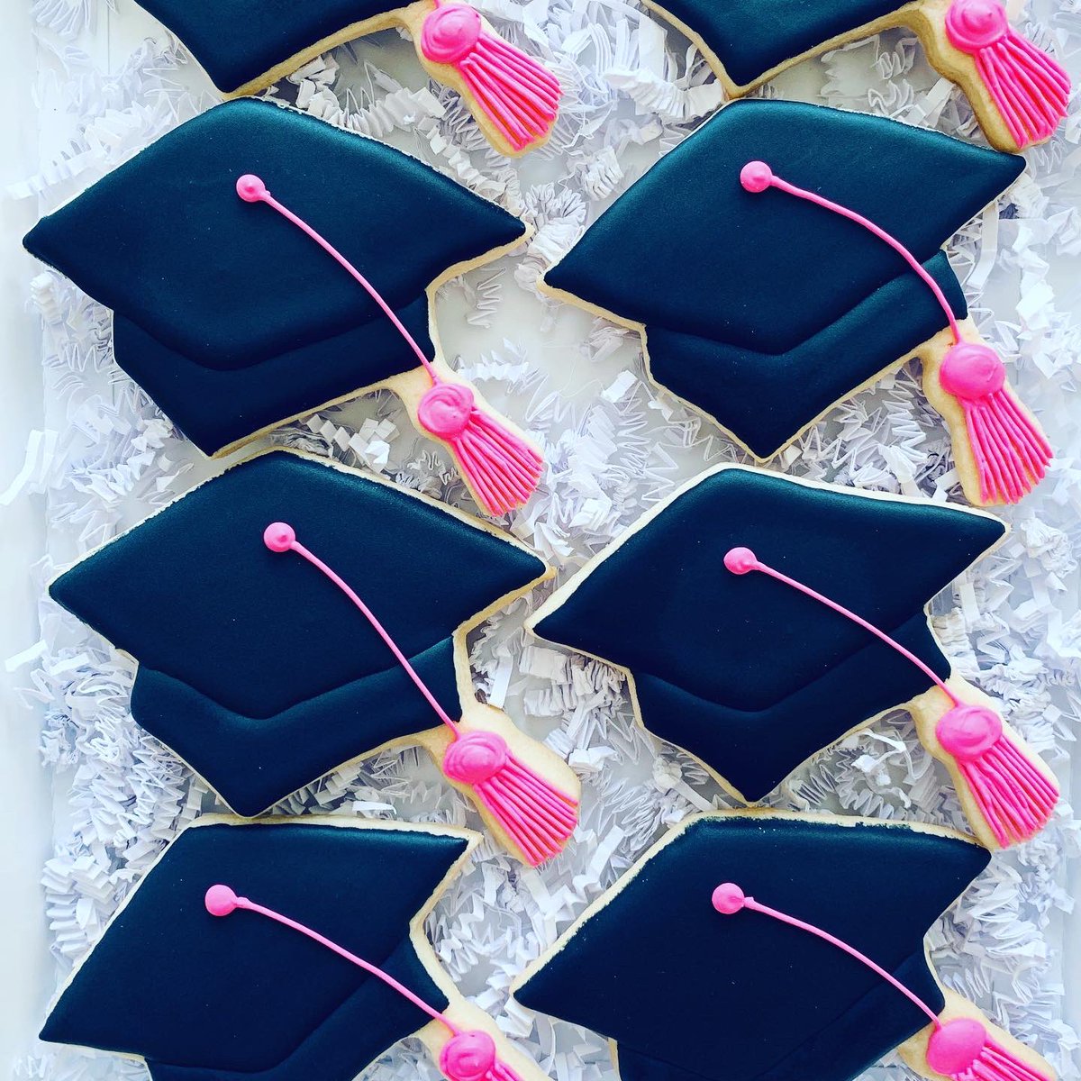 NadiaGundert's tweet photo. A pink grad / bday set ๐๐ this was fun! #gradcookies2020 #gradcookies #birthdaycookies #pinkcookies #cookiedecorating #sweettreatsbynadia #ygklocal https://t.co/4tuWeVCQax