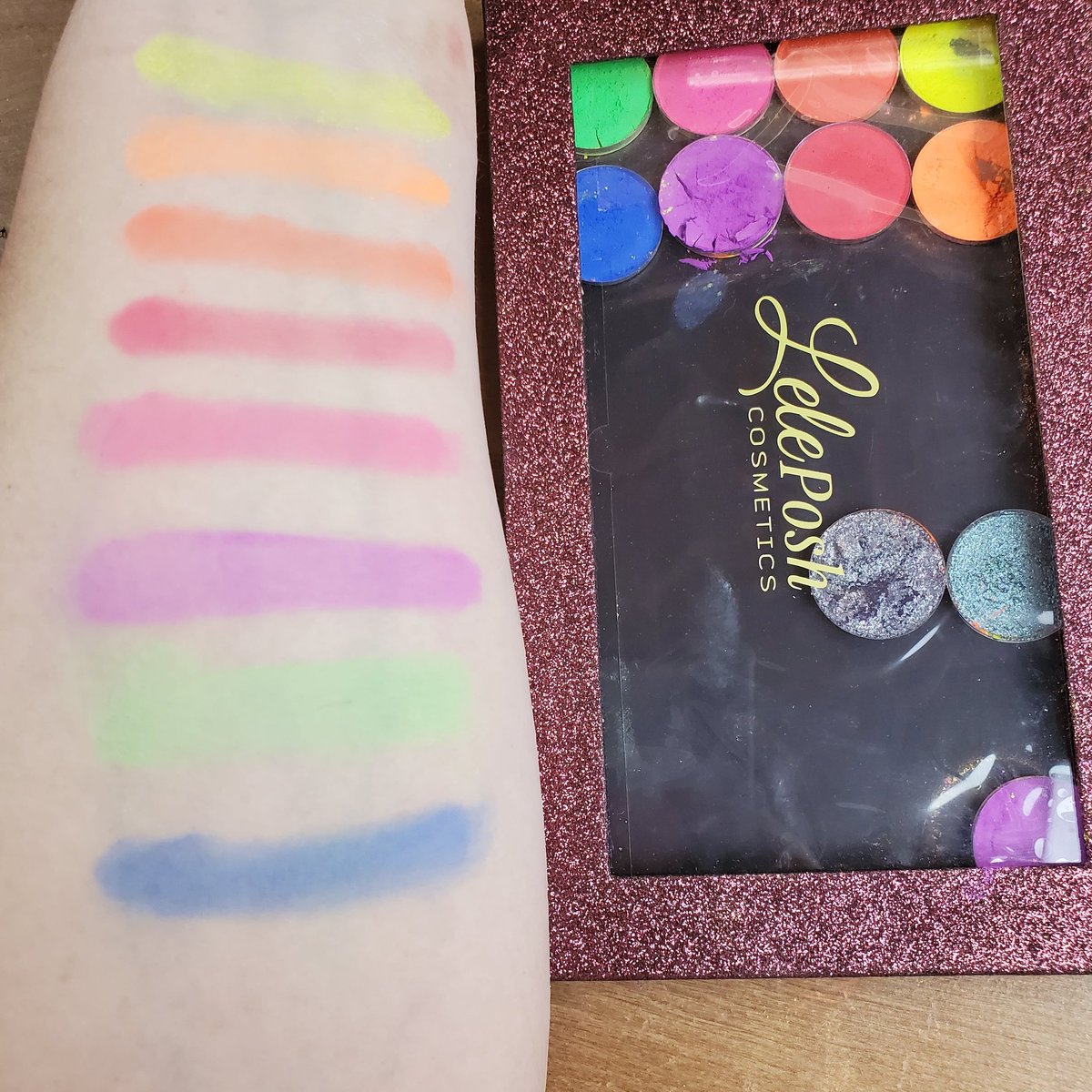 jccreynolds's tweet image. These are the matte shadows from @leleposhcosmetics I love how vibrant the colors are. The shadows are very builtable, and get brighter. They are sold for $3.00 a piece. 
@leleposhcosmetics #brighteyeshadow #matteshadows #eyeshadow #fabfitmama #vibrantcolors #eyeshadowswatches