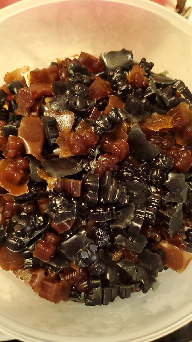 Yummy gummies galore! Pretty potent batch this time..

#FridayFeeling #stayblazed #Mmemberville