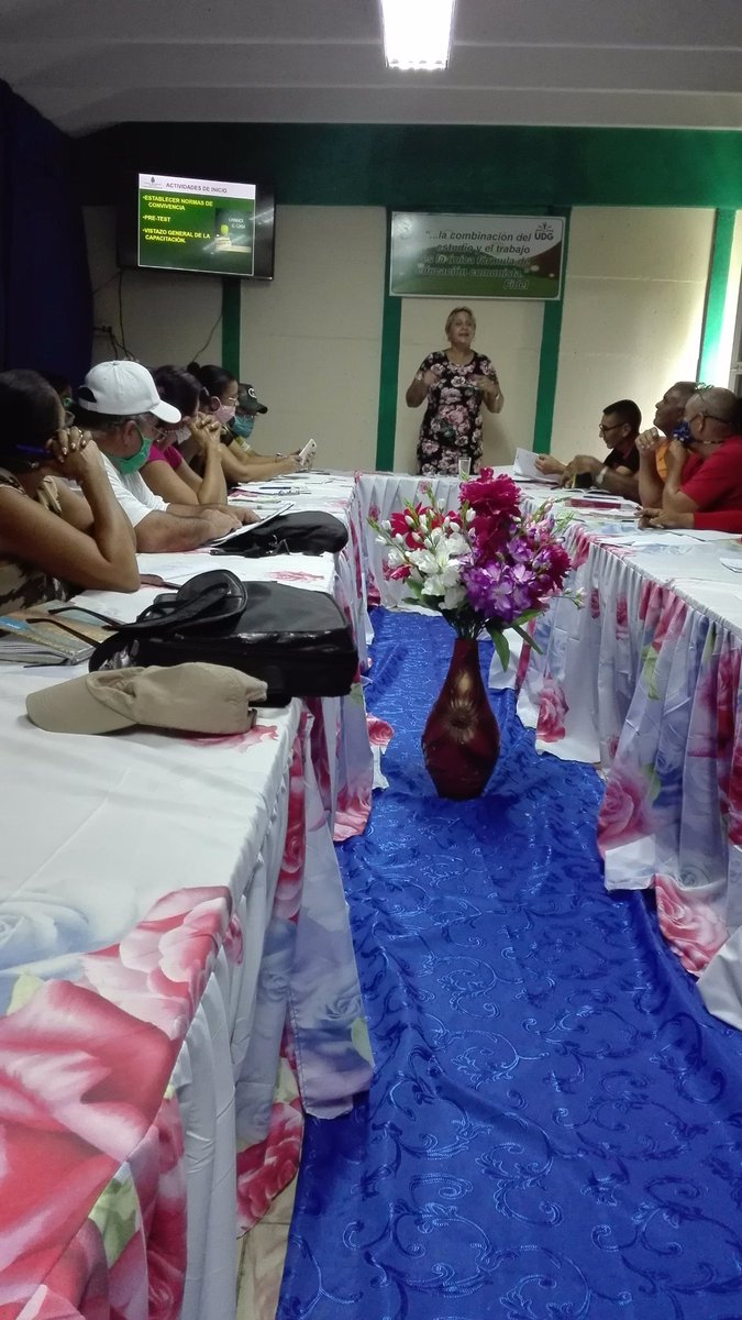 CarrazcoYanexys's tweet photo. La Empresa Agroindustrial de Granos Fernando Echenique realizó en el día de hoy una capacitación en la Unidad Docente Cayo Redondo municipio de Yara con la participación de los líderes de los componentes de la Resolución 60 de la CGR. https://t.co/osb8582GNH