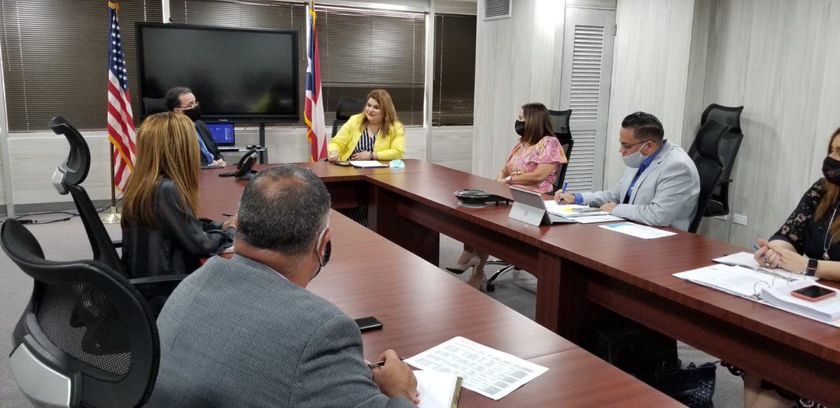Jenniffer's tweet photo. Desde el Congreso estamos trabajando para aumentar fondos para el PAN e incluir a la Isla en el programa #PandemicEBT. Hoy discutimos esfuerzos con el secretario y subsecretaria de @DeptoFamiliaPR, Orlando López y Vanessa Sánchez y administradores de ACUDEN, ADSEF, ASUME y ADFAN https://t.co/mRh44eQsKW