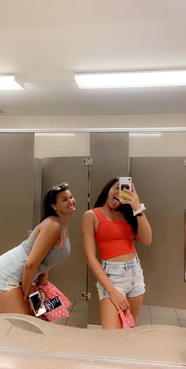 lexioconnor_'s tweet photo. happy 18th birthday to one of my bffs ❤️ @naleese_ have the best day ever love you lots 🎉🎉 #mbgang can’t wait to party with you at kent!!! https://t.co/PpdeulcnkQ