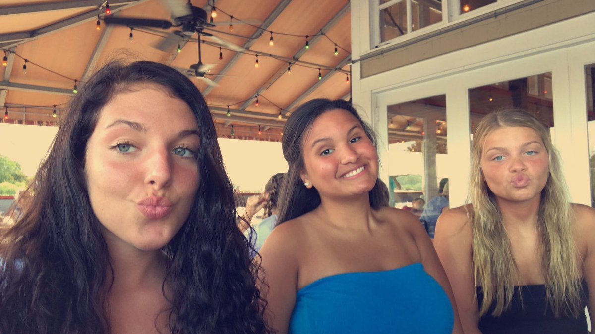 lexioconnor_'s tweet photo. happy 18th birthday to one of my bffs ❤️ @naleese_ have the best day ever love you lots 🎉🎉 #mbgang can’t wait to party with you at kent!!! https://t.co/PpdeulcnkQ