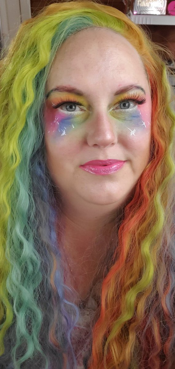 jccreynolds's tweet image. This I look was made by using LelePosh matte eyeshadows. 
leleposhcosmetics.net
 They are sold for $3.00 a piece. 

@leleposhcosmetics #brighteyeshadow #matteshadows #eyeshadow #fabfitmama #makeup #vibrantcolors #swatches #eyeshadowswatches