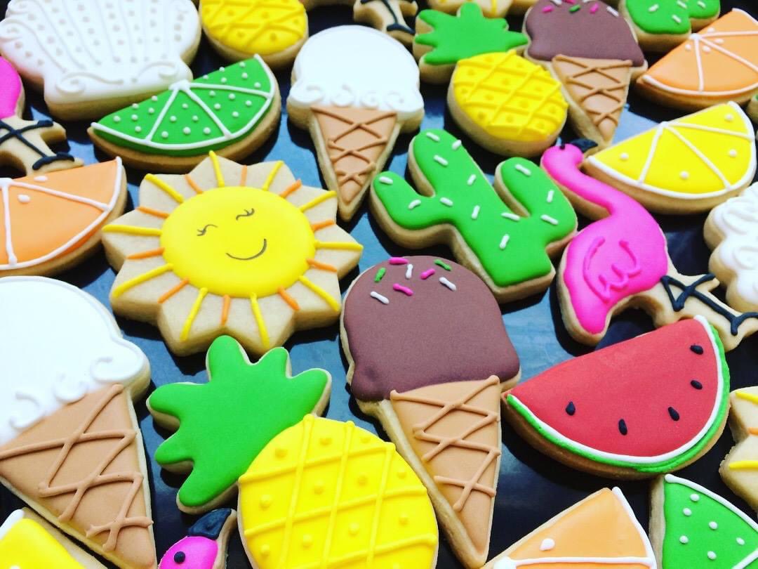 NadiaGundert's tweet photo. Happy 1st Day of Summer Break kiddies and teachers! ☀️ #summer2020 #summercookies #summervacationcookies #schoolsoutforsummer #sweettreatsbynadia #ygklocal https://t.co/NLIKVxrOmq