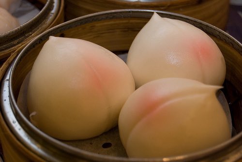 jimin - 莲蓉包when i was younger instead of having a bday cake id have a huge lian rong bao and when u opened it thered me tiny ones insde and theres a sweet paste inside it brings back a lot of good memories n v yummy!!!! theyre also supposed to resemble a peach! jimi....