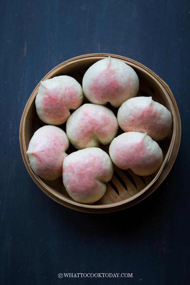 jimin - 莲蓉包when i was younger instead of having a bday cake id have a huge lian rong bao and when u opened it thered me tiny ones insde and theres a sweet paste inside it brings back a lot of good memories n v yummy!!!! theyre also supposed to resemble a peach! jimi....