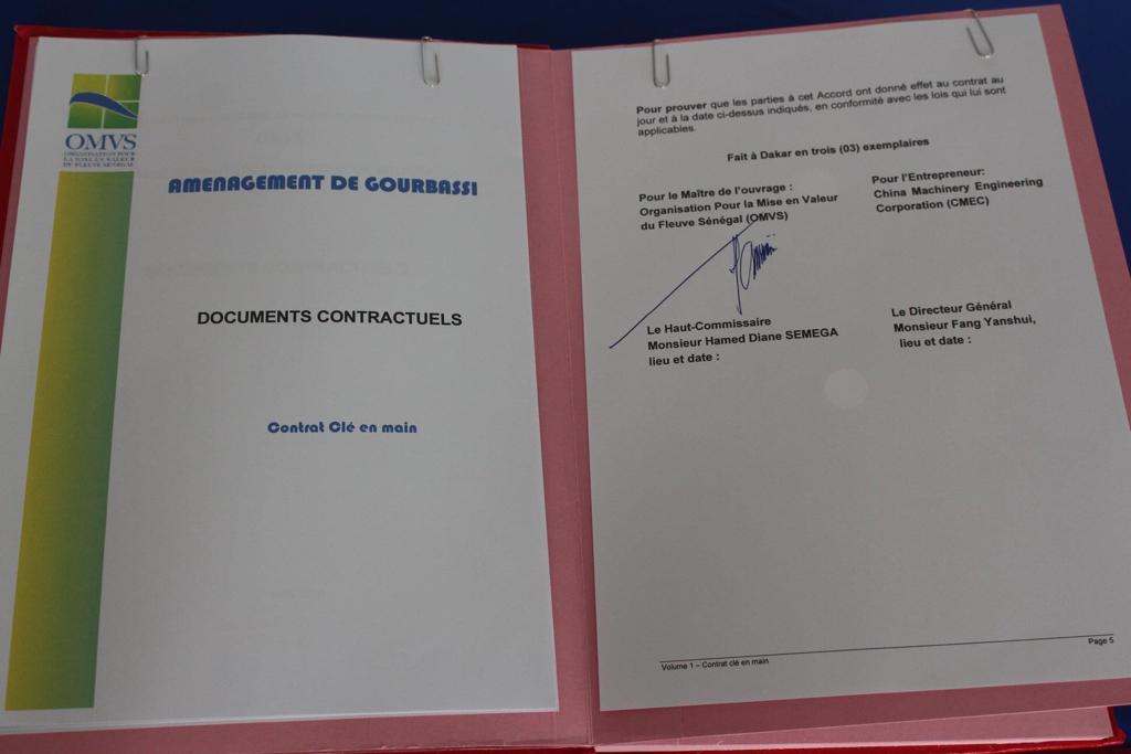 semega_hamed's tweet photo. On l'a fait, c'est signé !!!  Le #Barrage de #Gourbassi un ouvrage à buts multiples d’une #puissance de 18 MW. un #débit optimum garanti de 500m3/s à #Bakel Un stockage 2,1 milliards de m3 d’eau,
#kebetu #Mali  #iagf #omvs #senegal #Guinee #Mauritanie #presidence https://t.co/HdiWpNDS0v