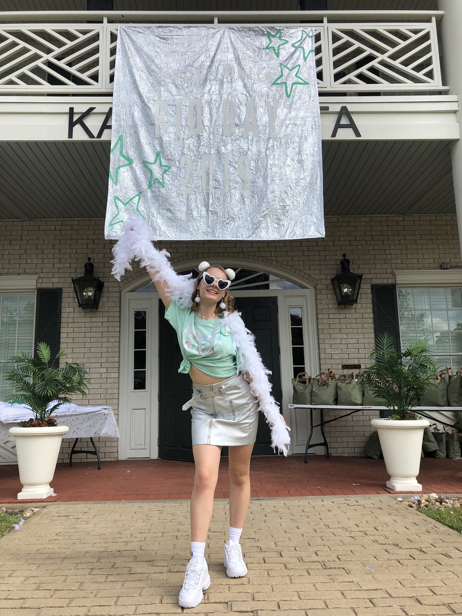 tamucouncils's tweet photo. class councils x sororities 🤩
you can do it all!!!
#ApplyCouncils #WeMakeTraditionsHappen https://t.co/FPOdzQ5Lna
