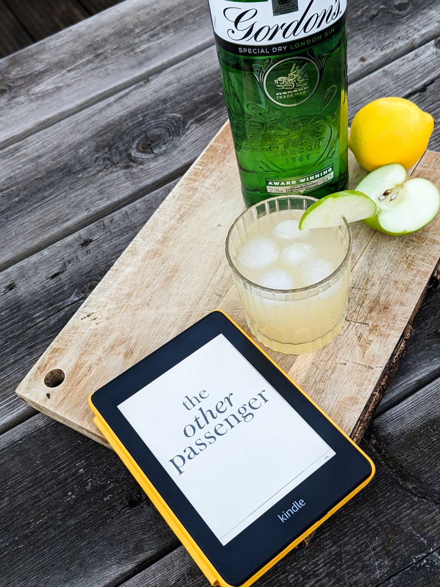 GulpFictionBlog's tweet image. ICYMI I paired an Apple &amp;amp; Elderflower Collins with @louise_candlish&apos;s brilliant new thriller The Other Passenger. 💛💚 
Read the full review here: gulp-fiction.com/2020/06/25/the…