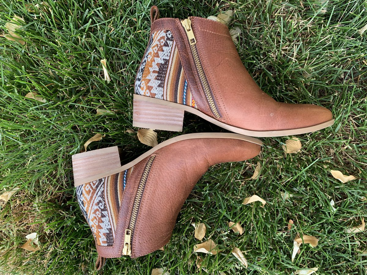 InkkasWorldwear's tweet photo. TGIF!! These Brown Leather Booties (plus three more super cute bootie styles) will be available next Tuesday!
#inkkasworldwear #inkkas #shoes #shoestyle #booties #newdrop #comingsoon https://t.co/sHBo0DdCps