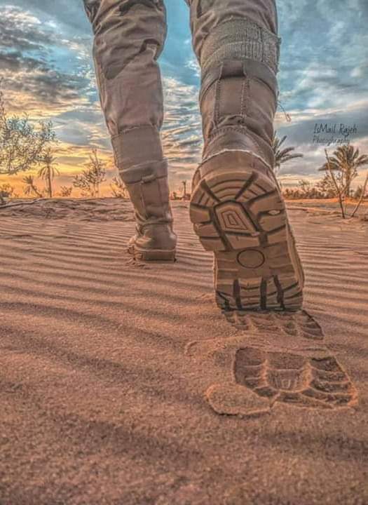أنحنت مصر قليلا فظنوا انها تركع، ثم اكتشفوا انها تربط بيادتها استعدادا للقتال💪مصر لم ولن تنحنى ابدا ,🇾🇪🇾🇪    #الجيش_المصري
#زعيم_تويتر_بيزود_للجمعه
#الجيش_المصري