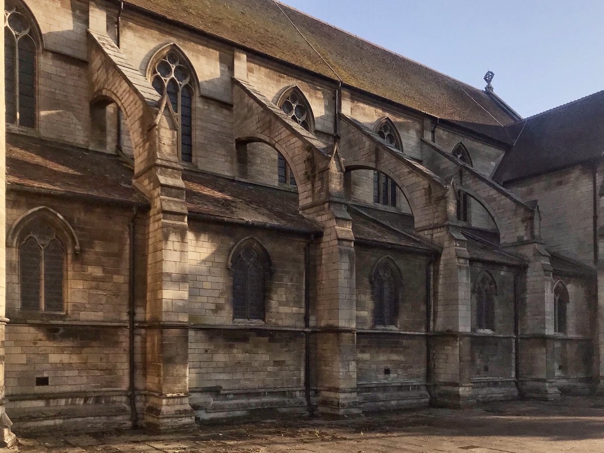 spec_cities's tweet photo. #Spotted in N11. St John the Evangelist, North London. One of the lesser-known ecclesiastical works of the renowned Gothic Revival architect John Loughborough Pearson. Construction began in 1890 + completed by his son Frank in 1911. Church is crafted entirely of stone https://t.co/6NMRX8fu01