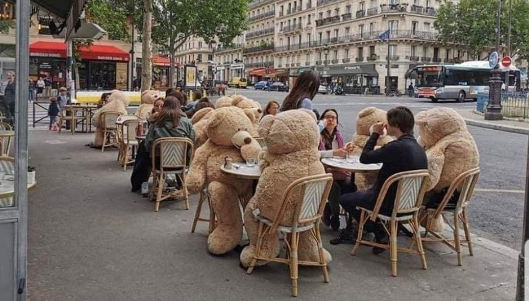 PaulVittles's tweet photo. #Paris solution to re-opening cafes with safe distancing whilst still having a welcoming environment...
#COVID19 #Lockdown #ReBoot #innovation #creativity #cafe #cafes #coffeehouses #restaurants #hospitality #SocialDistancing?! #SpatialDistancing https://t.co/dY6GHY2K0S