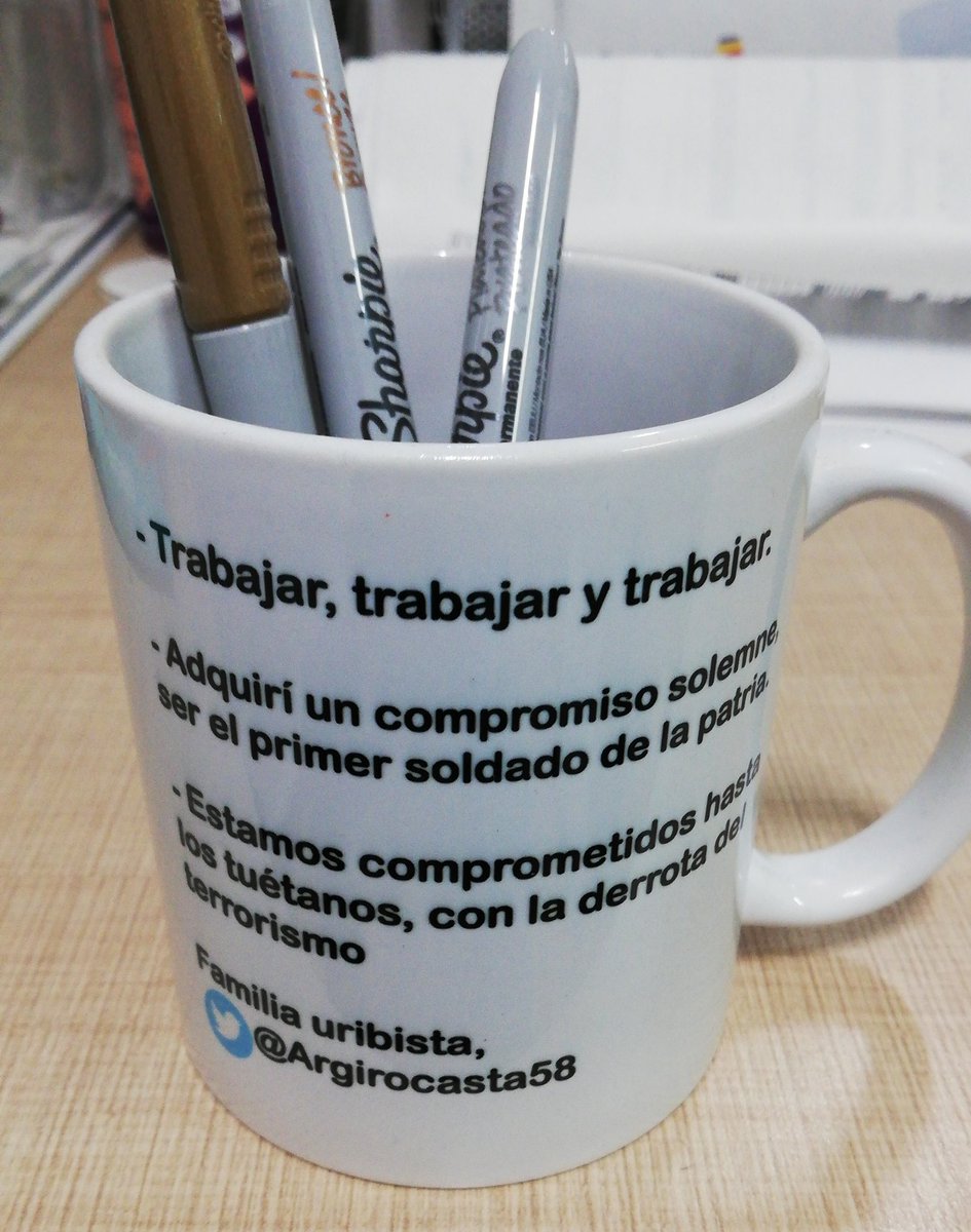 JuMaJaRa's tweet photo. Amor por Colombia y por el trabajo es el #LegadoAlvaroUribe https://t.co/LjjXdKaxbN