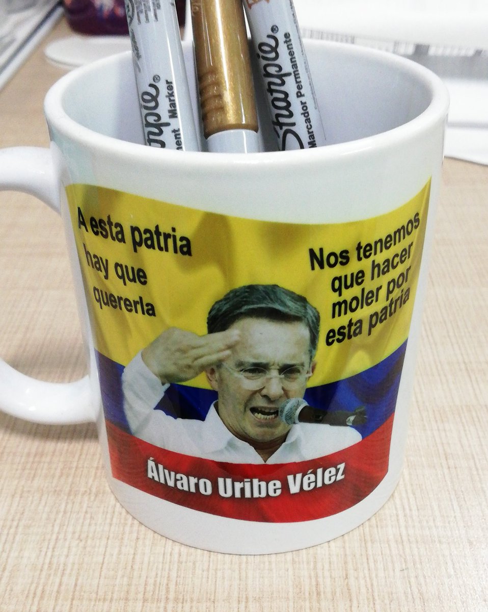 JuMaJaRa's tweet photo. Amor por Colombia y por el trabajo es el #LegadoAlvaroUribe https://t.co/LjjXdKaxbN
