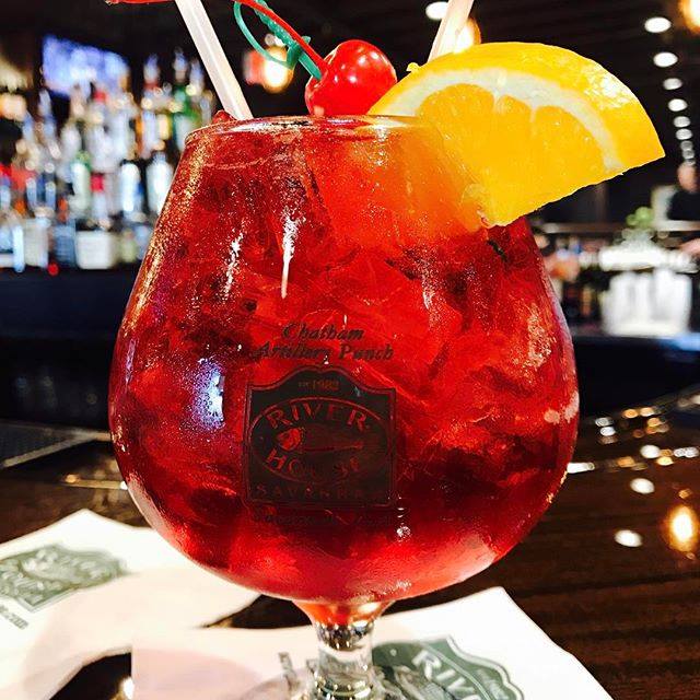 sav_riverhouse's tweet photo. Come kick off the weekend with our famous Chatham Artillery Punch and a souvenir glass to go with it !
•
•
•
#weekend #friday #chathamartillery #sav #riverstreet #riverhouse #seafood #supportlocal https://t.co/K4JCXqnlnn
