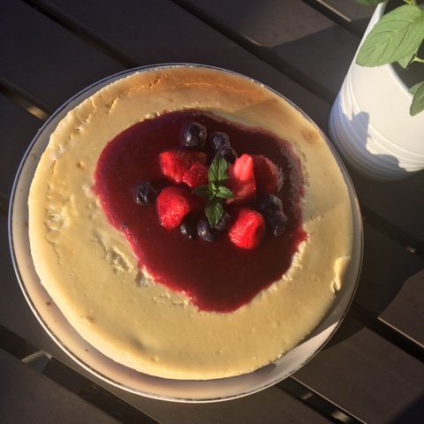 RogersCentreOtt's tweet photo. NEW YORK CHEESECAKE WITH BERRY SAUCE…..that’s all! Happy Friday! https://t.co/MZ5b6WL4lh #By55 #RecipeSeries #Dessert https://t.co/rplcRorYtz