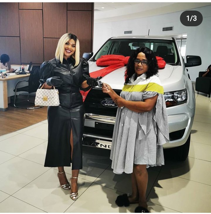 Phislash's tweet photo. My home girl Clinical Psychologist Nozie Nyawose from uTatakho bought her mom a Ford Ranger and then went on to buy herself a convertible Mercedes all within a couple minutes today 😭😭😭😭🙌🏽🙌🏽🙌🏽🙌🏽

Lord I see what you're doing for other kids out there 🙏🏽🙏🏽🙏🏽🙏🏽🙏🏽 https://t.co/MHPL36ORQ9