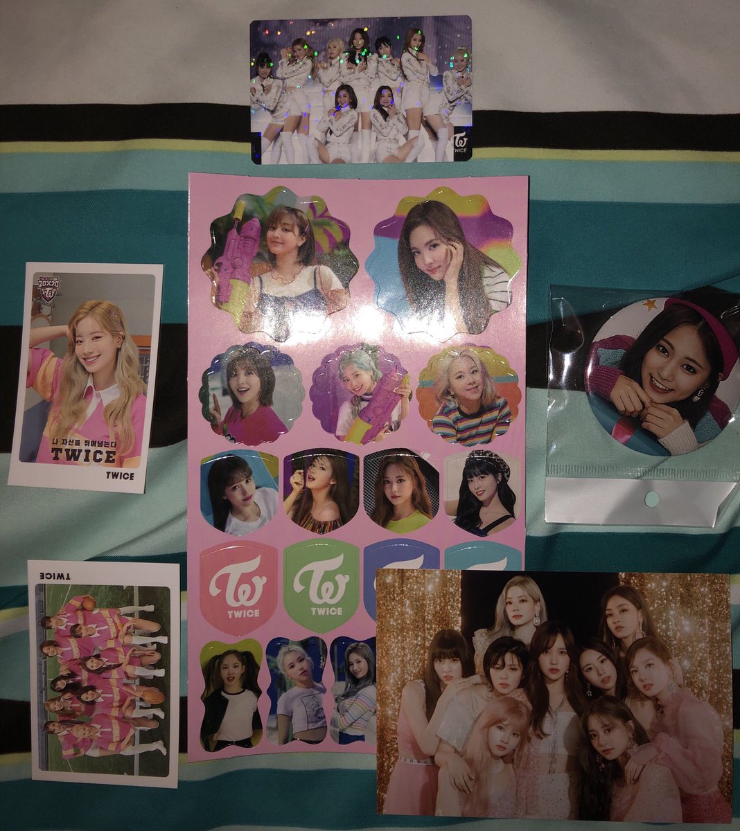 deardiaryrv's tweet photo. THANK U SO MUCH😭💙 I love my pulls💜💜 I also wasn’t expecting the freebies👀
YOUR AMAZING @kikiigives https://t.co/fIwwC2tvdA