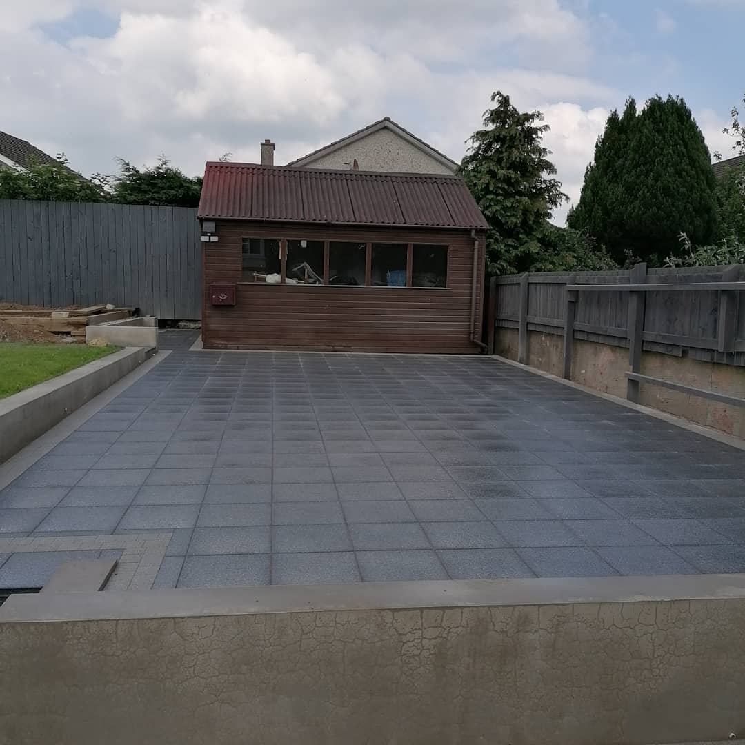 StevenMcneilly's tweet photo. Patio completed this week using @tobermore easy clean Mayfair flags in graphite with a silver sienna border in setts

#tobermore #paving #patio#takeuchi #groundwork #steps https://t.co/FbnOJbKfJO