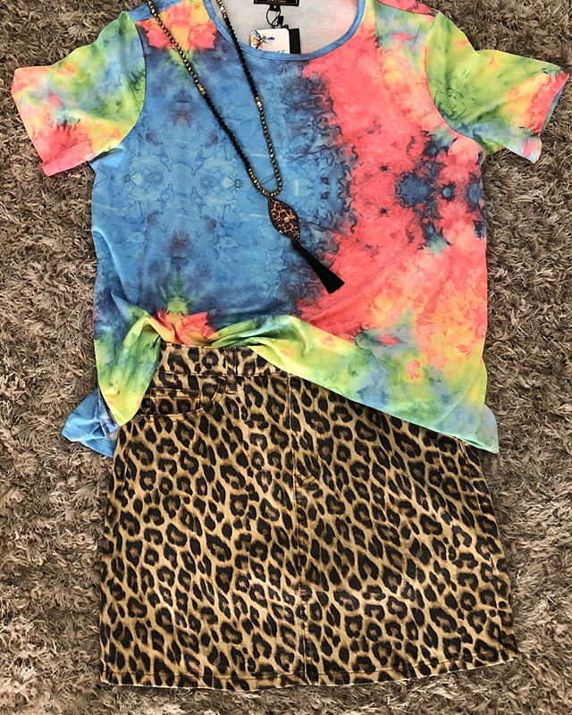 vntgdrgnfly's tweet photo. -Leopard AND tie dye-
Only medium and large left in leopard skirt
Small, medium, and large in tie dye top! 
Last necklace! https://t.co/NtfY6aS8PX