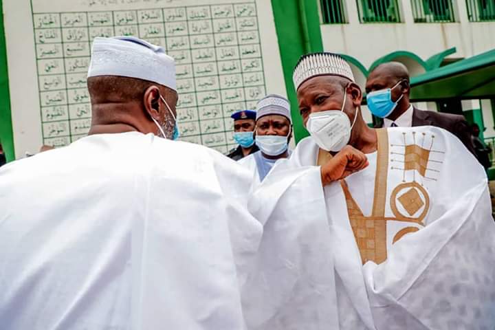 HonIdrisGarba's tweet photo. Maigirma Gwamna Dr @GovUmarGanduje OFR ya halarci sallar jumaah a masallacin Yarbawa dake Abuja, inda aka gabatar da addu'o'i na musmman bayan idar da Sallah ga sirikin Gwamna Ganduje wato Maigirma tsohon Gwamnan Jihar Oyo @AAAjimobi wanda Allah yaiwa rasuwa. @dawisu @Engr_Ramat https://t.co/PkC8jbEO0e