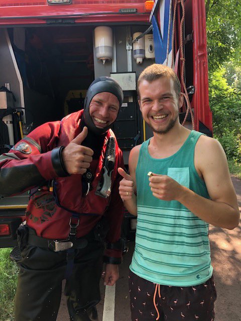 Vandaag kwam ik in het Noorderpark duikploeg Nico <a href="/BrandweerAA/">Brandweer AA</a> tegen. Ze gingen een duikoefening combineren met een goede daad: jongeman was kostbare ring verloren in het kanaal. Onze duikers wisten hem op te vissen! #vakmanschap #goededaad #trots