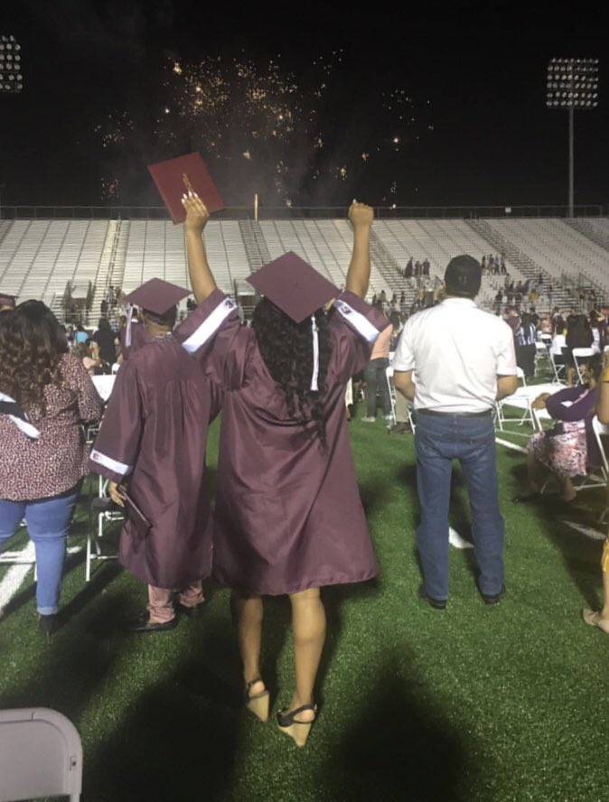 leahharris03's tweet photo. This is the End and the Beginning!!💖💖💖 https://t.co/8IV2LDPP1A