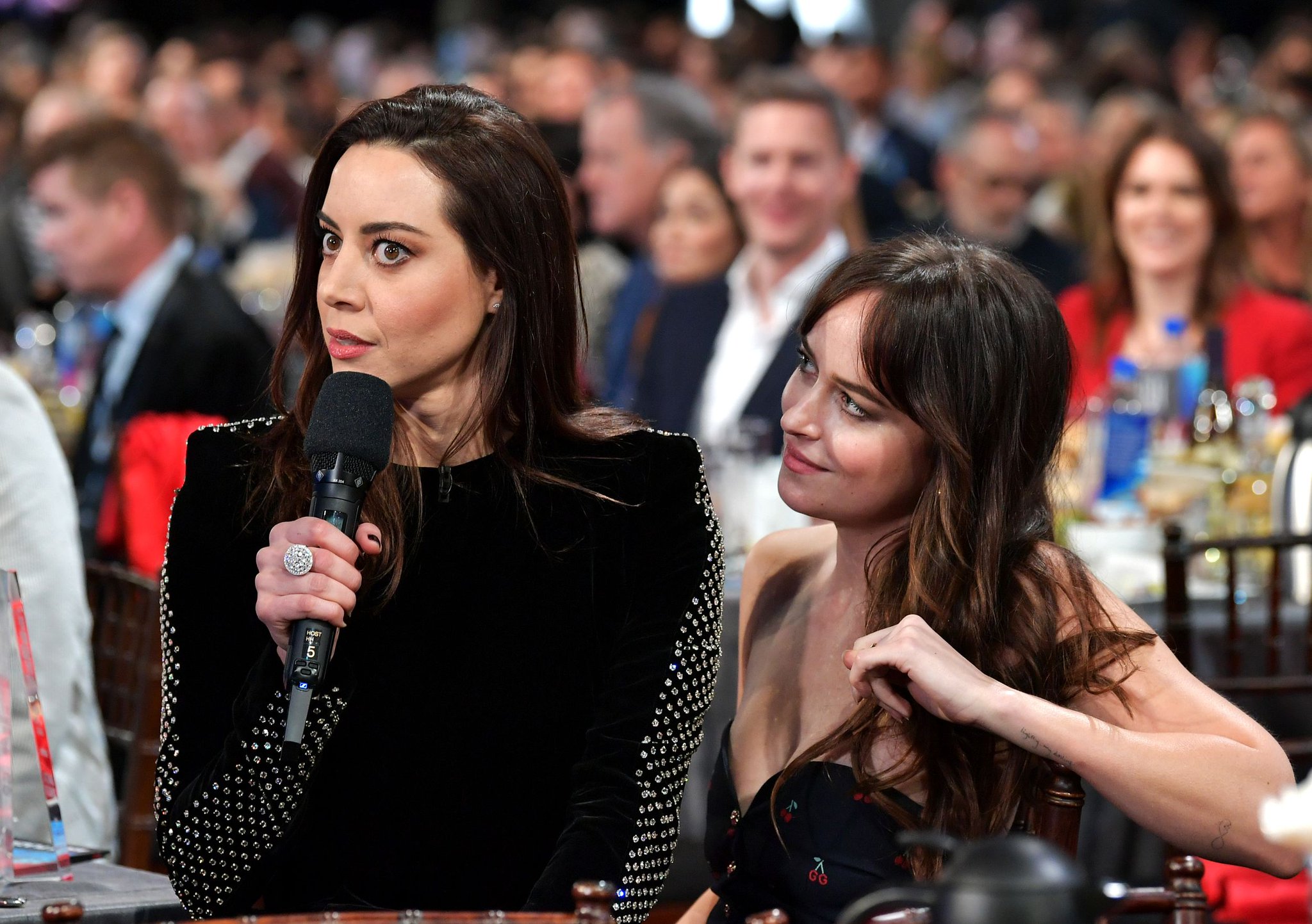 Happy birthday, Aubrey Plaza! Throwback to Dakota and Aubrey at the 2019 Film Independent Spirit Awards  