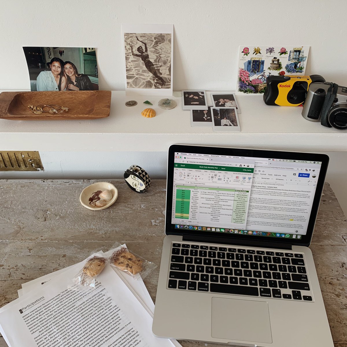 UCLPubPrize's tweet photo. Marketing Officer @karinauribeb’s current WFH set up! Thanks for sharing your work spaces with us. We’ve noticed a few similarities: cookies, coffees and research 🍪🤗☕️

Keep the pictures coming and don’t forget to tag #LibrariesRewritten x #LibrariesRelocated https://t.co/prKLDouNzU