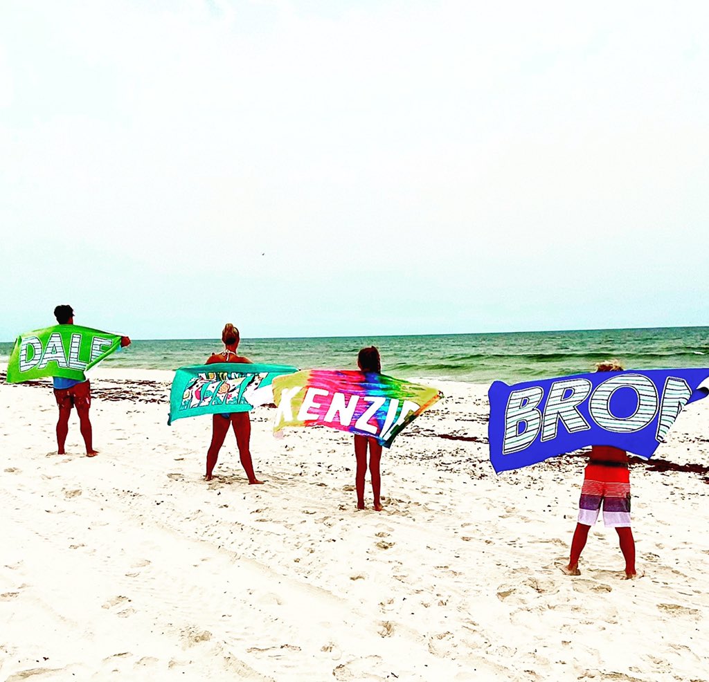 cmills2007's tweet photo. We can always count on @shophighway3 to hook us up with the coolest towels on the beach🏝🏖⛱... Use my code Mills20 at checkout for a discount! #shophighway3 #supportourfriends #familyfun #beachplease https://t.co/EoaaaJgRRF