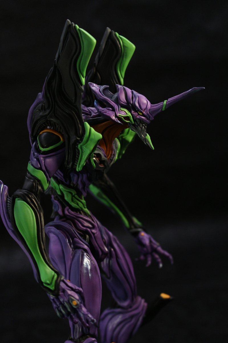 Yoshi エヴァンゲリオン初号機 鬼らしさや生っぽさをだしつつもクリーチャーではなく 意思を感じるような神秘的な印象を受けるようなアレンジ にしてみました 組み上げ時は全長２５ です