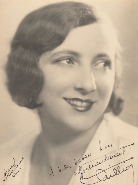 StephaneGachet's tweet photo. Il y a un siècle, en 1920, Alice Milliat mettait sur pied la 1ère équipe de France de football féminin (cc @ELS_9_FRANCE ). La pionnière mondiale de l'#egaliteFH en matière sportive, c'est elle ! cc @MarleneSchiappa 
A quand une rue à son nom dans sa ville natale, #Nantes ? https://t.co/N7fqc3UOnN