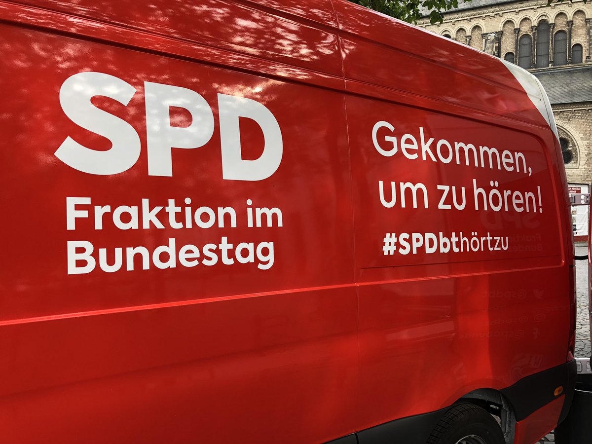 Enrico Liedtke 🕊 (@enricoliedtke) on Twitter photo Mit <a href="/SPDBonn/">SPD Bonn</a>, <a href="/jessi_rosenthal/">Jessica Rosenthal</a>, <a href="/sebast_hartmann/">Sebastian Hartmann</a> und <a href="/EschInfo/">Angelika Esch</a> auf Sommertour der <a href="/spdbt/">SPD-Fraktion im Bundestag</a> in #Bonn. Gute Gespräche und noch viel wichtiger: Unsere volle Unterstützung für die vielen #Karstadt-Mitarbeiter/-innen. Wir stehen an Eurer Seite! Mit <a href="/SPDBonn/">SPD Bonn</a>, <a href="/jessi_rosenthal/">Jessica Rosenthal</a>, <a href="/sebast_hartmann/">Sebastian Hartmann</a> und <a href="/EschInfo/">Angelika Esch</a> auf Sommertour der <a href="/spdbt/">SPD-Fraktion im Bundestag</a> in #Bonn. Gute Gespräche und noch viel wichtiger: Unsere volle Unterstützung für die vielen #Karstadt-Mitarbeiter/-innen. Wir stehen an Eurer Seite!