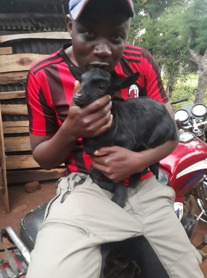 Mulembe_FM's tweet photo. Before corona ebindu biali fitiiii.....n way mtoto akipata mimba wewe chief....#partytimee nayo nayooo ..mzee ni weweee bombaniiii https://t.co/Pgu6RpeoHJ