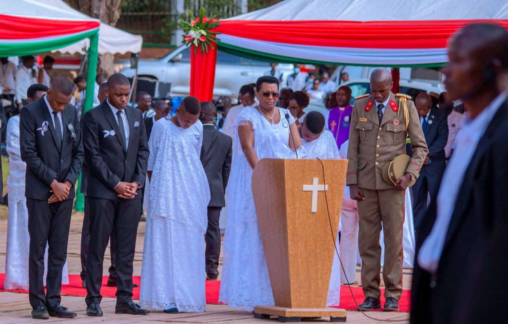 fablice1's tweet photo. I’m confident to say Denise Bucumi (@DeniseBucumi wife of @pnkurunziza) is the most inspiring woman in Burundi and beyond. Very strong &amp; powerful mother. https://t.co/0pSNUCWcZ4