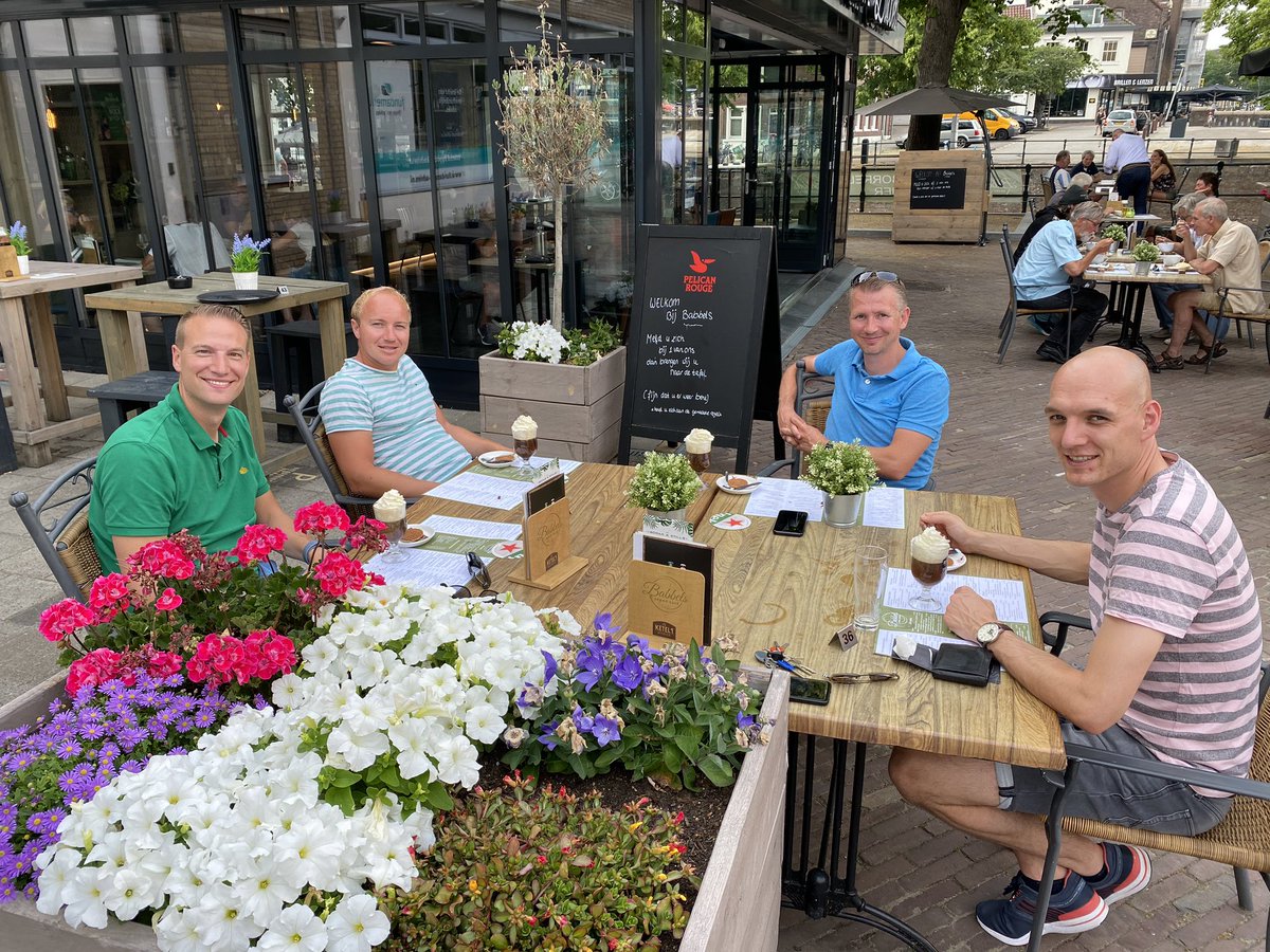 MarkvanWijnen's tweet photo. @michael_baumann @NielsVerduijn @MikosGouka groeten vanuit #Schiedam #babbels https://t.co/MrBucx5wiX