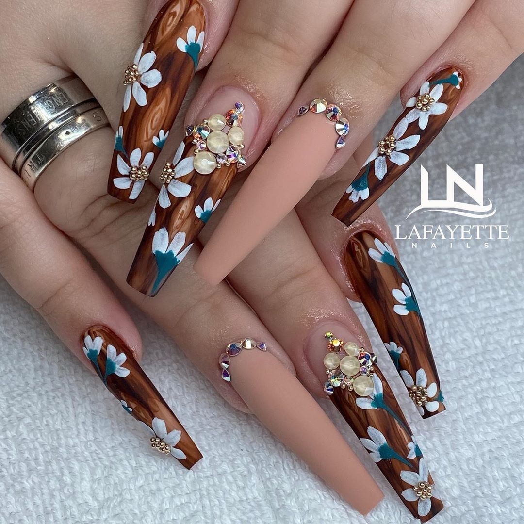 Floral Spring Nails That Shine