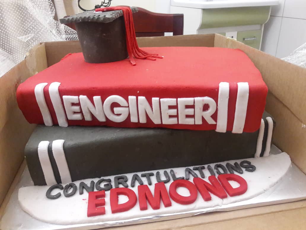 CakePalaceUG's tweet photo. Scientific or online graduation?? Let cake be part of it... @CakePalaceUG 
Your taste!! Our Passion!! https://t.co/RRylhOoV5a